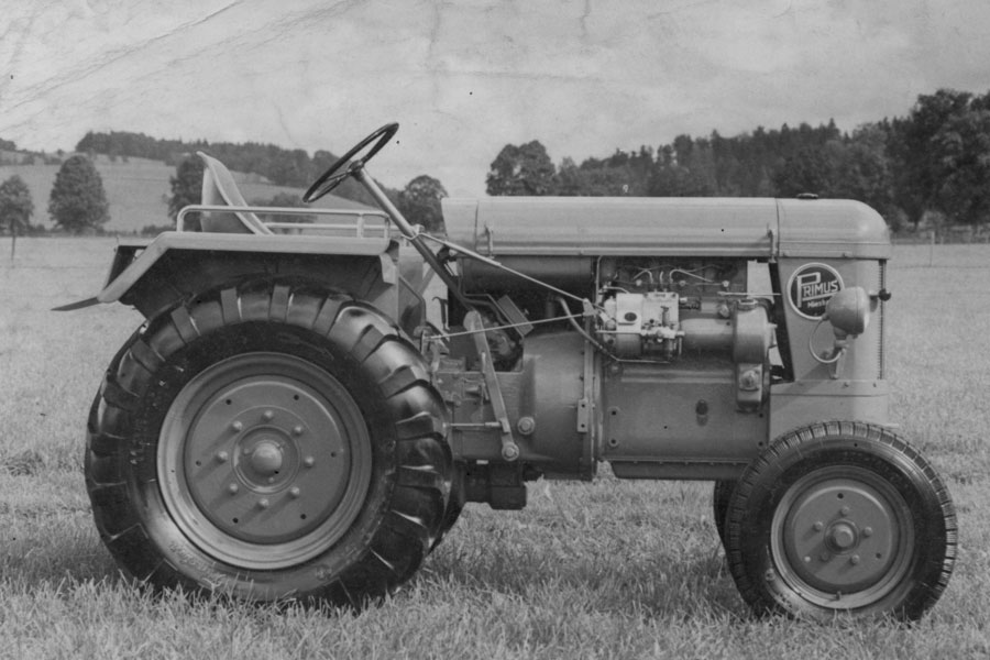 1939: Erste Zugmaschine Primus P11 um Rundholztransport selbst auszuführen